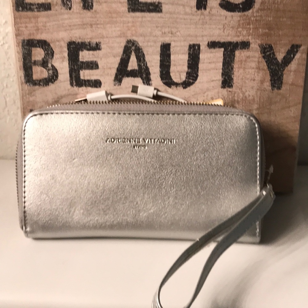Adrienne Vittadini wallet & charger